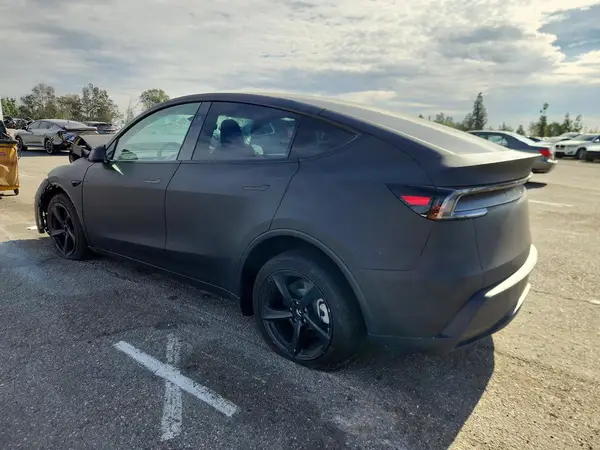 7SAYGDED9TF525438 2026 TESLA MODEL Y - Image 2