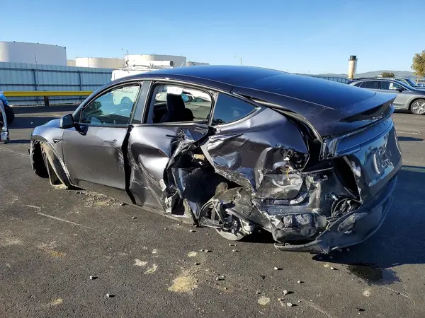 7SAYGDED9TF542319 2026 TESLA MODEL Y - Image 2