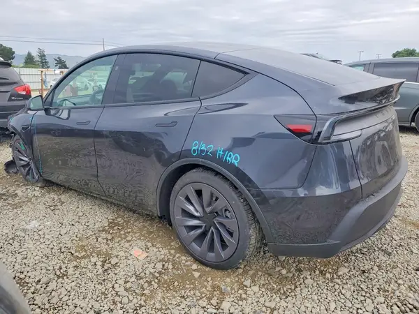 7SAYGDED9TF585106 2026 TESLA MODEL Y - Image 2