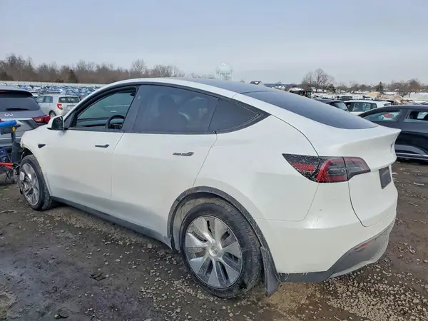7SAYGDEDXPF932383 2023 TESLA MODEL Y - Image 2