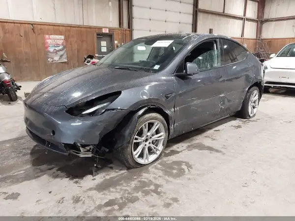 7SAYGDEDXPF942721 2023 TESLA MODEL Y - Image 2
