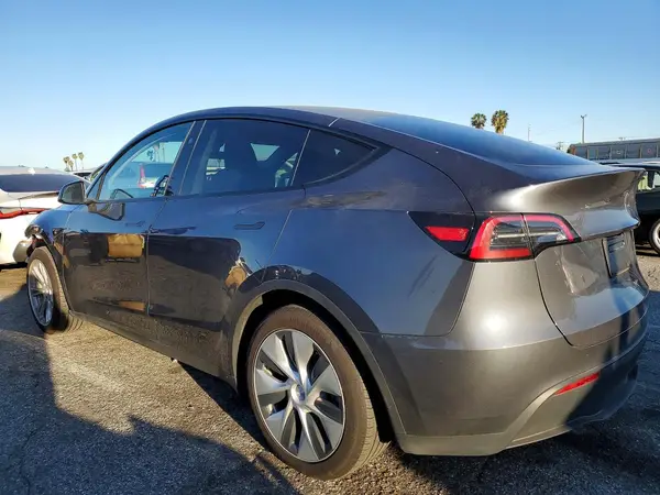 7SAYGDEDXPF943996 2023 TESLA MODEL Y - Image 2