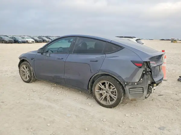 7SAYGDEDXPF950088 2023 TESLA MODEL Y - Image 2