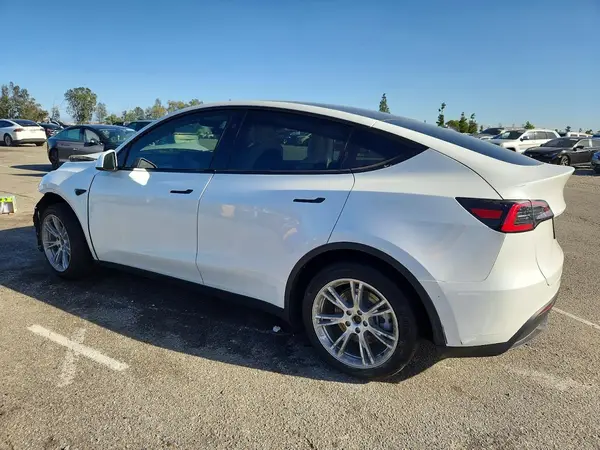 7SAYGDEDXPF977551 2023 TESLA MODEL Y - Image 2