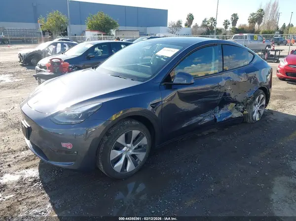 7SAYGDEDXPF977727 2023 TESLA MODEL Y - Image 2
