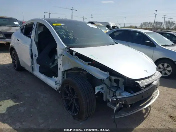 7SAYGDEDXRA300743 2024 TESLA MODEL Y - Image 1