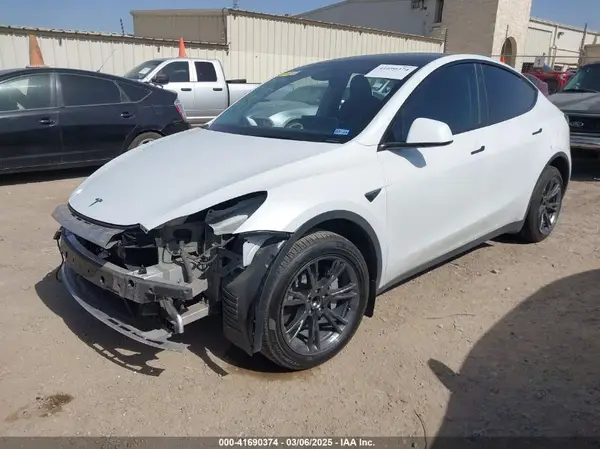 7SAYGDEDXRA300743 2024 TESLA MODEL Y - Image 2