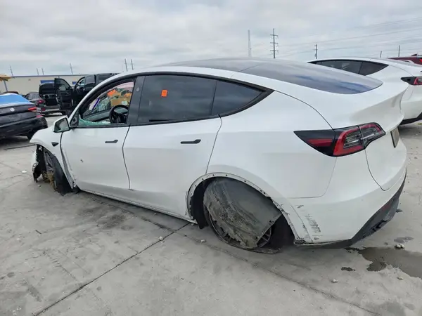 7SAYGDEDXRA303951 2024 TESLA MODEL Y - Image 2