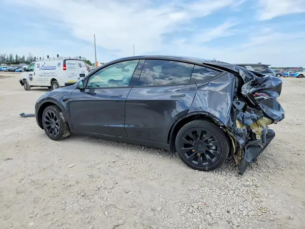 7SAYGDEDXRF050990 2024 TESLA MODEL Y - Image 2