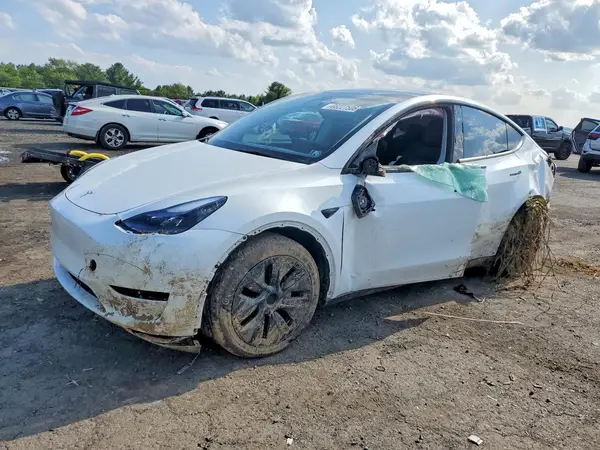 7SAYGDEDXRF104739 2024 TESLA MODEL Y - Image 1