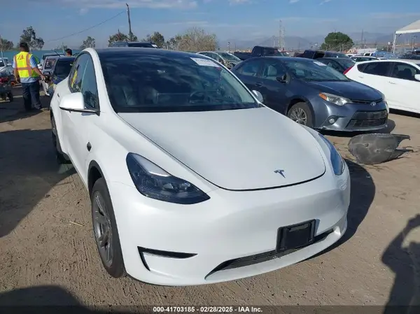 7SAYGDEDXRF114851 2024 TESLA MODEL Y - Image 1