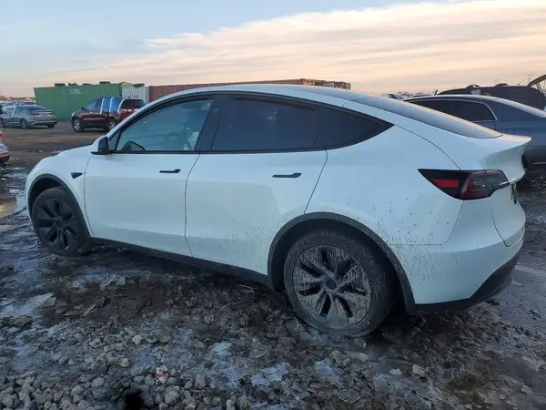 7SAYGDEDXRF131536 2024 TESLA MODEL Y - Image 2