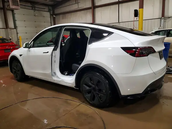 7SAYGDEDXRF167792 2024 TESLA MODEL Y - Image 2