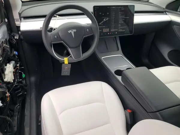 7SAYGDEDXRF208504 2024 TESLA MODEL Y - Image 8
