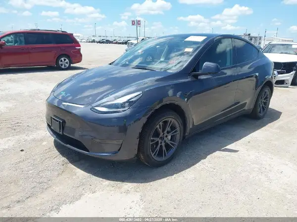 7SAYGDEDXSA353268 2025 TESLA MODEL Y - Image 2