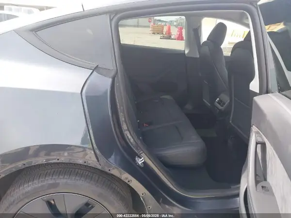 7SAYGDEDXSA355554 2025 TESLA MODEL Y - Image 8
