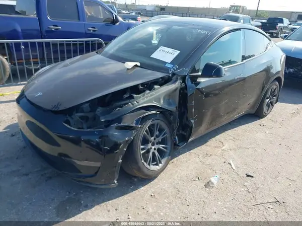 7SAYGDEDXSA356977 2025 TESLA MODEL Y - Image 2