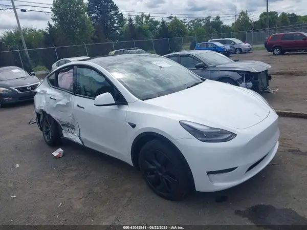 7SAYGDEDXSA361547 2025 TESLA MODEL Y - Image 1