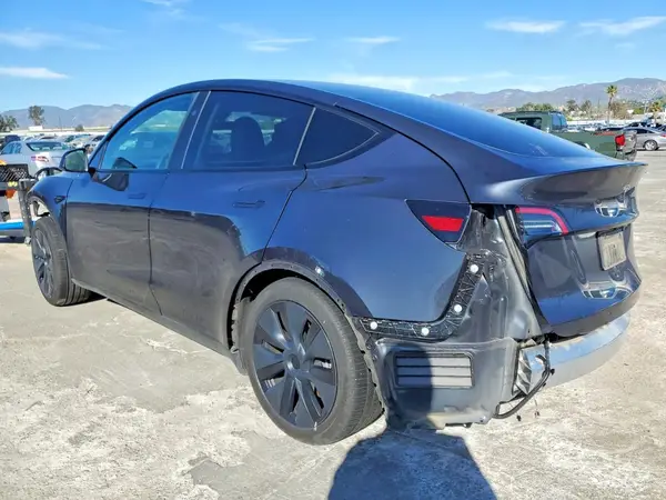 7SAYGDEDXSA367610 2025 TESLA MODEL Y - Image 2
