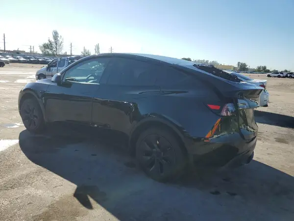 7SAYGDEDXSA373844 2025 TESLA MODEL Y - Image 2