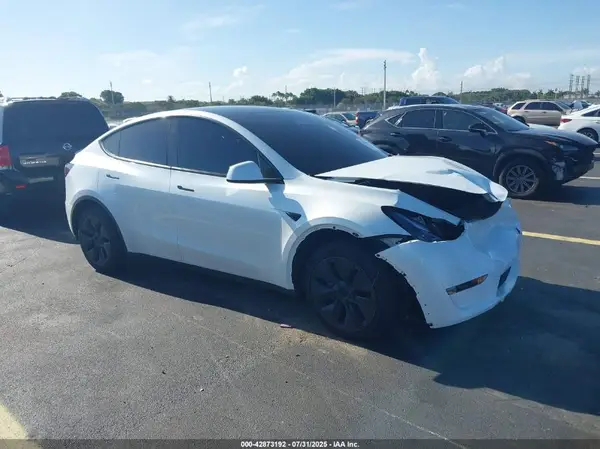 7SAYGDEDXSA376131 2025 TESLA MODEL Y - Image 1