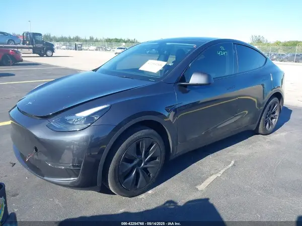 7SAYGDEDXSF226619 2025 TESLA MODEL Y - Image 2