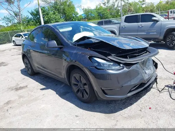 7SAYGDEDXSF259846 2025 TESLA MODEL Y - Image 1