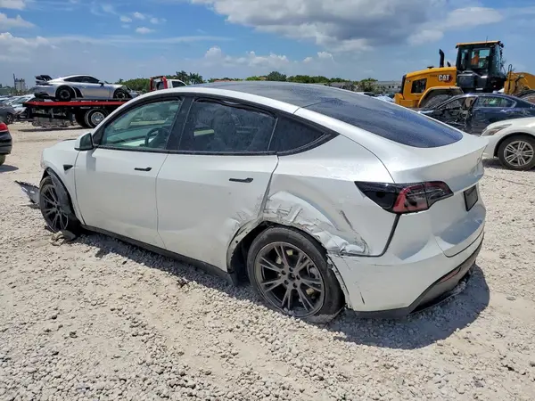 7SAYGDEDXSF267929 2025 TESLA MODEL Y - Image 2