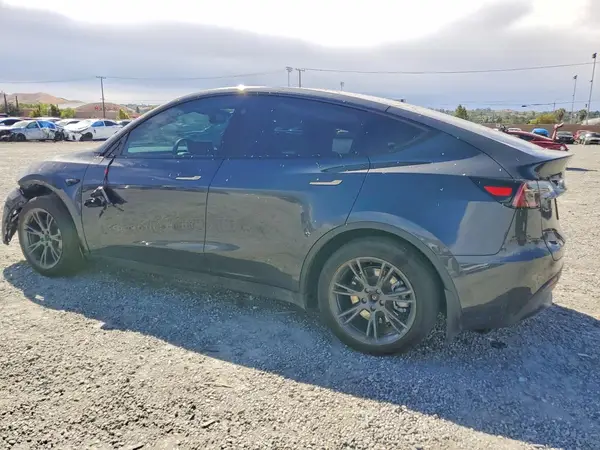 7SAYGDEDXSF302775 2025 TESLA MODEL Y - Image 2