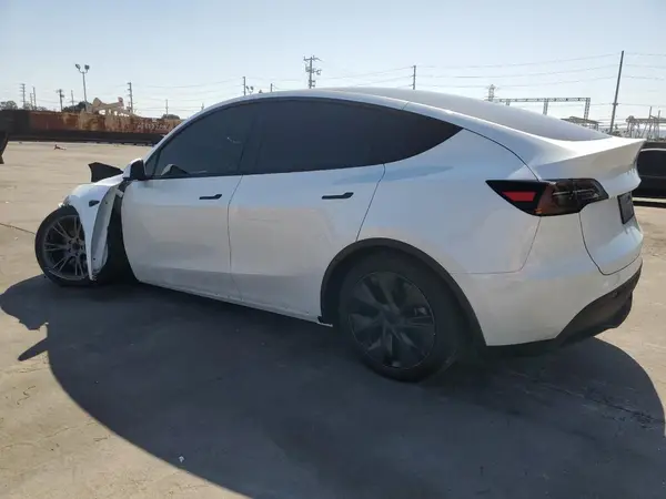 7SAYGDEDXSF303960 2025 TESLA MODEL Y - Image 2