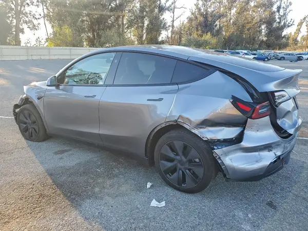 7SAYGDEDXSF313677 2025 TESLA MODEL Y - Image 2