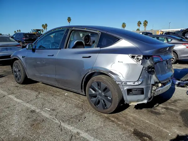 7SAYGDEDXSF319060 2025 TESLA MODEL Y - Image 2