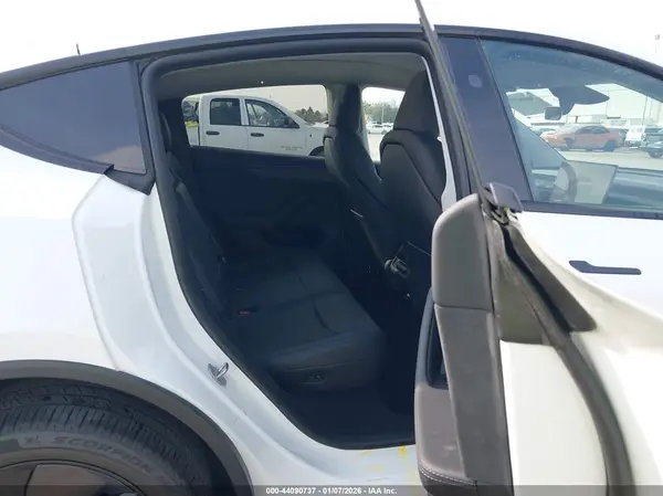 7SAYGDEDXTA429654 2026 TESLA MODEL Y - Image 8