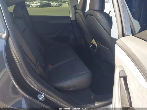 7SAYGDEDXTA471872 2026 TESLA MODEL Y - Image 8