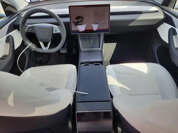7SAYGDEDXTA587105 2026 TESLA MODEL Y - Image 8