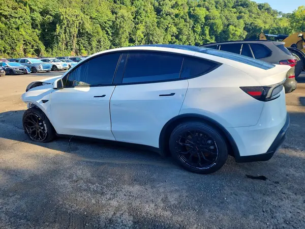 7SAYGDEDXTF460888 2026 TESLA MODEL Y - Image 2