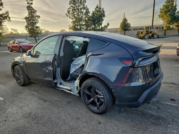 7SAYGDEDXTF536884 2026 TESLA MODEL Y - Image 2