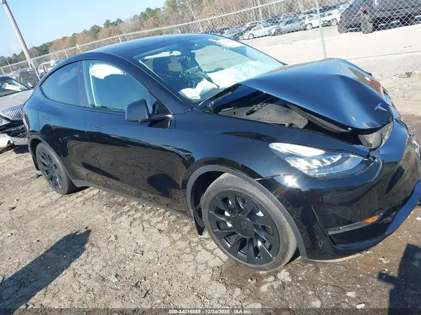 7SAYGDEE0NA007100 2022 TESLA MODEL Y - Image 1