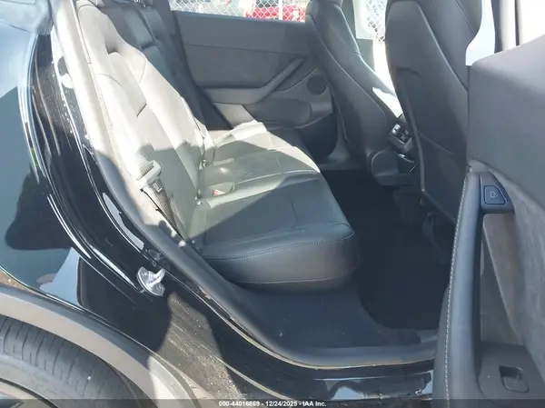 7SAYGDEE0NA007100 2022 TESLA MODEL Y - Image 8