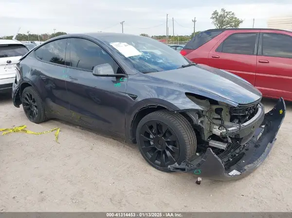 7SAYGDEE0NA007128 2022 TESLA MODEL Y - Image 1