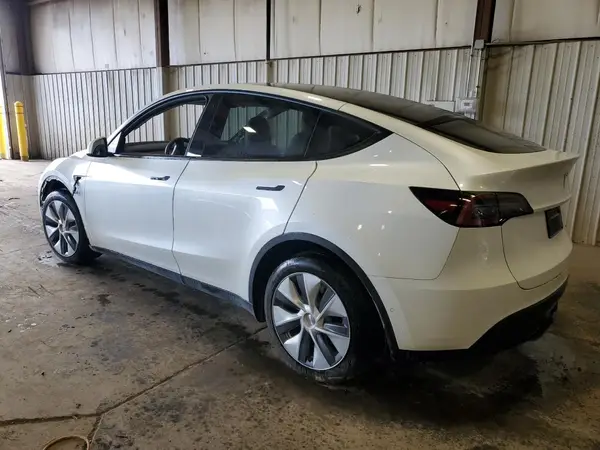7SAYGDEE0NA011955 2022 TESLA MODEL Y - Image 2