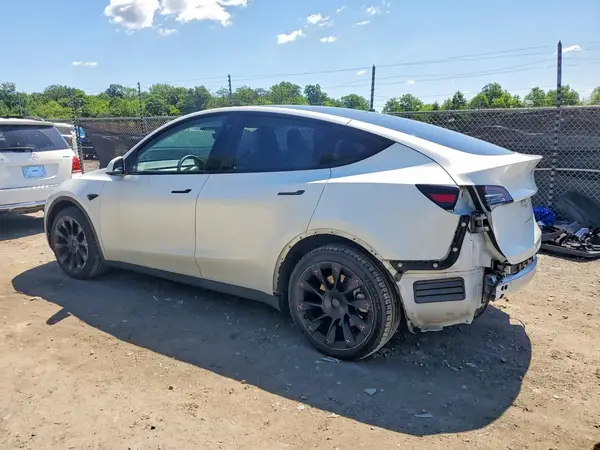 7SAYGDEE0NA013592 2022 TESLA MODEL Y - Image 2