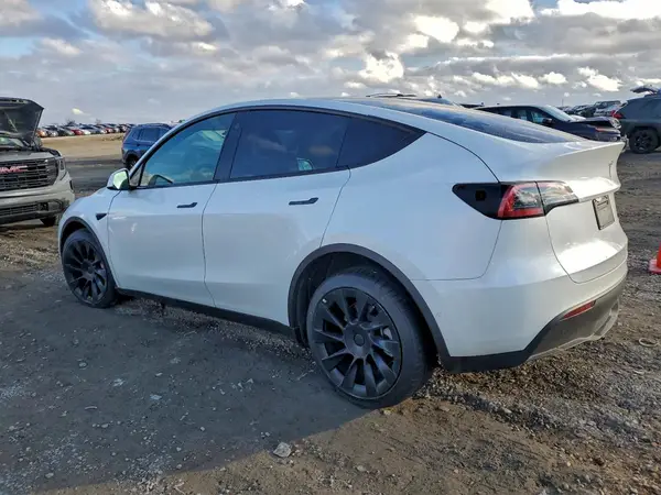 7SAYGDEE0NA018310 2022 TESLA MODEL Y - Image 2