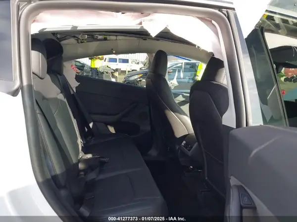 7SAYGDEE0NA021305 2022 TESLA MODEL Y - Image 8