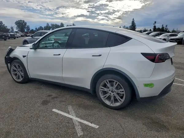 7SAYGDEE0NA021871 2022 TESLA MODEL Y - Image 2