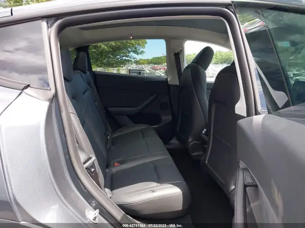 7SAYGDEE0NA022681 2022 TESLA MODEL Y - Image 8