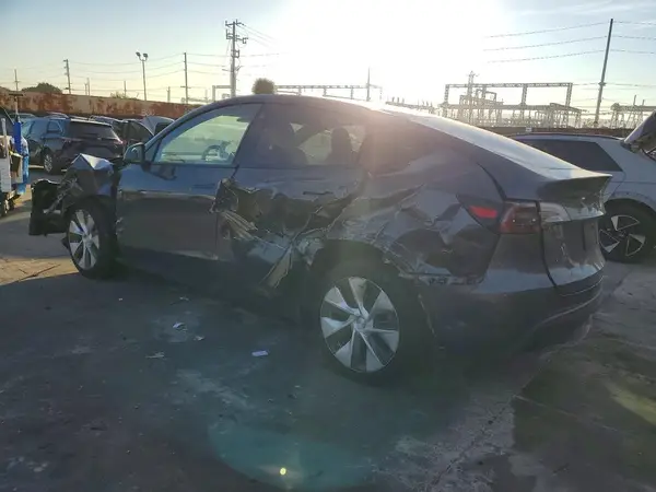 7SAYGDEE0NF307772 2022 TESLA MODEL Y - Image 2
