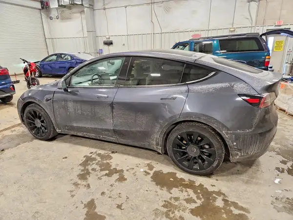 7SAYGDEE0NF319131 2022 TESLA MODEL Y - Image 2