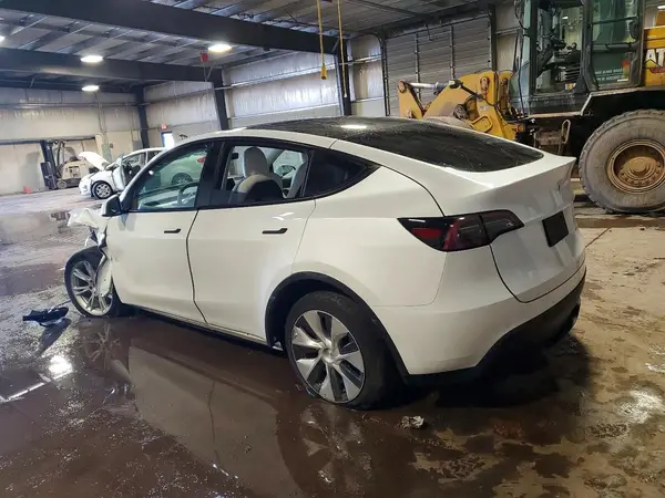 7SAYGDEE0NF322191 2022 TESLA MODEL Y - Image 2
