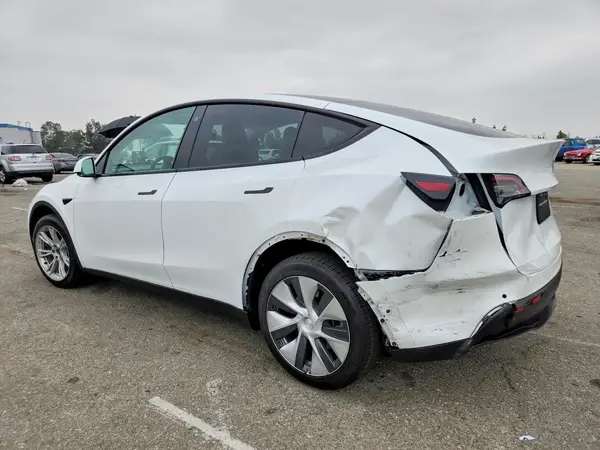 7SAYGDEE0NF327813 2022 TESLA MODEL Y - Image 2
